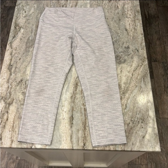 Lulumeon leggings size 8 - Picture 1 of 5